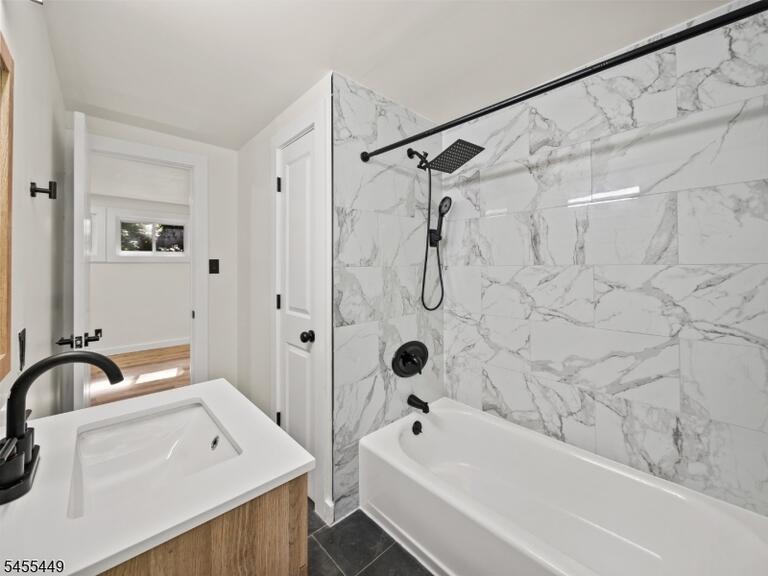 Property listing MLS 4048870 photo 16