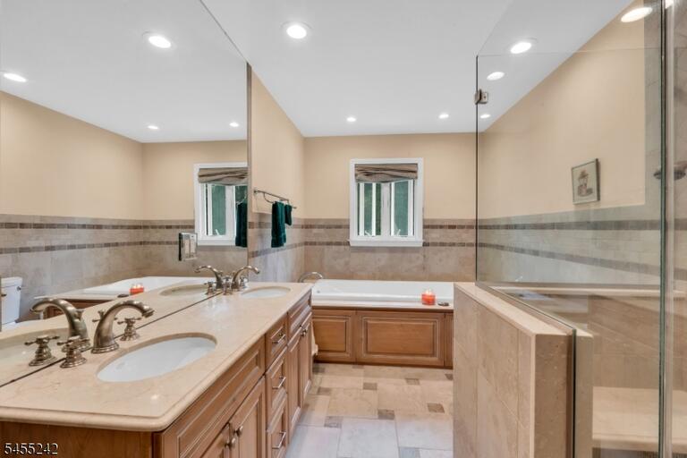 Property listing MLS 4048872 photo 11