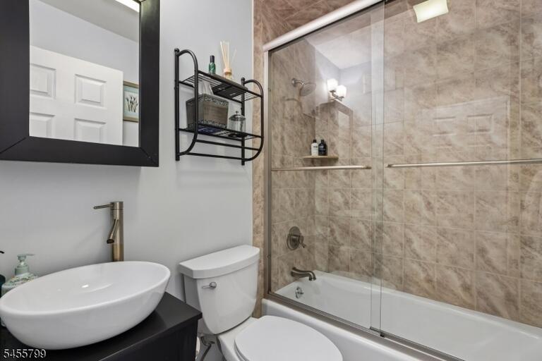 Property listing MLS 4048886 photo 18