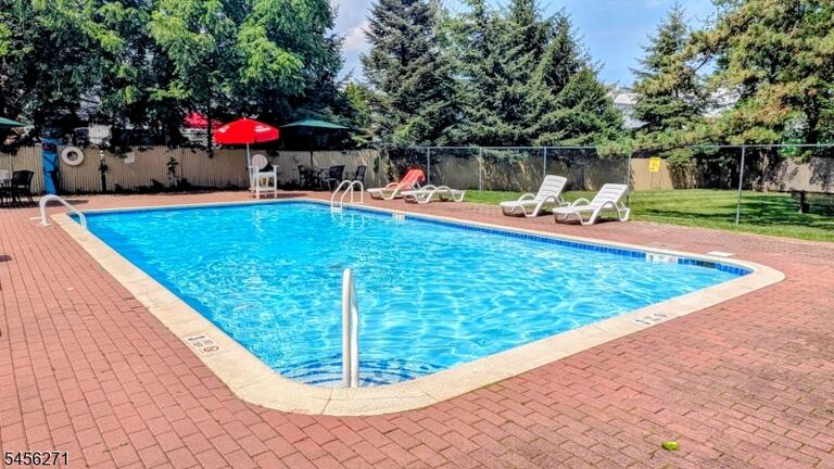 Property listing MLS 4048891 photo 17
