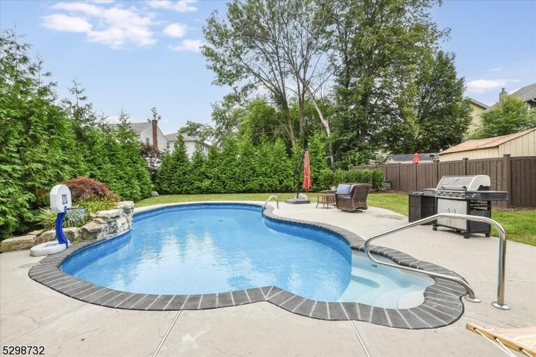 Property listing MLS 4048926 photo 1