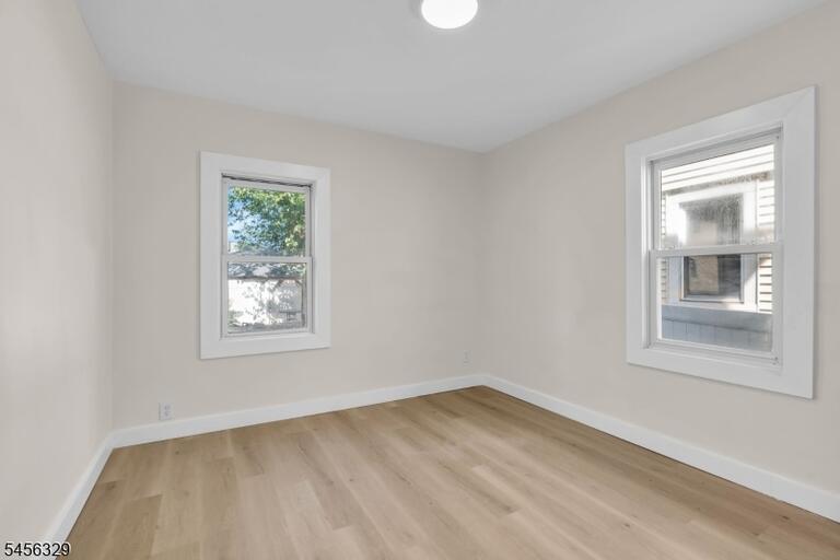 Property listing MLS 4048941 photo 18