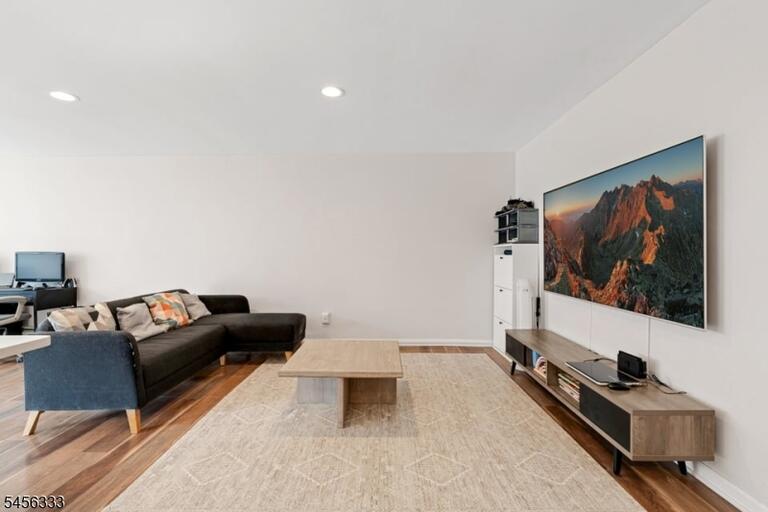 Property listing MLS 4048950 photo 5