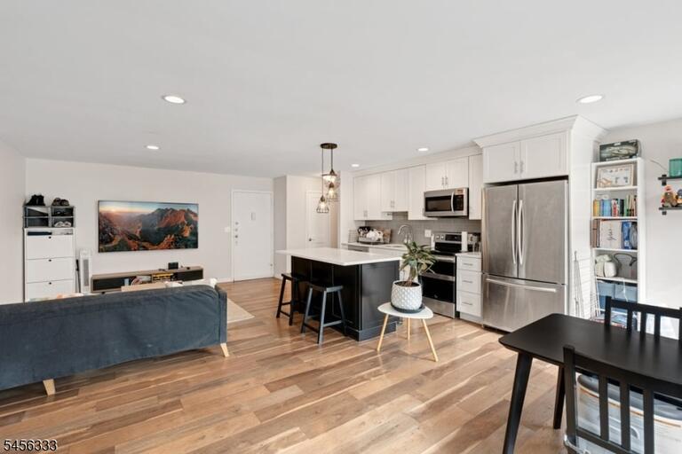 Property listing MLS 4048950 photo 7