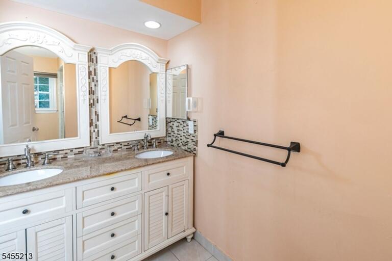 Property listing MLS 4048979 photo 32