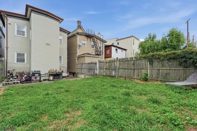 Property listing MLS 4048986 photo 17