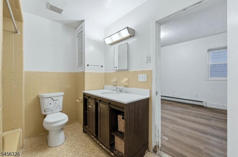 Property listing MLS 4048986 photo 9