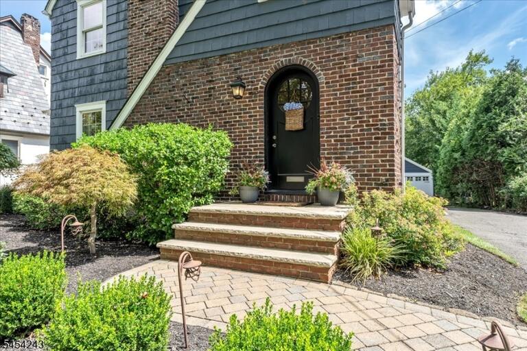 Property listing MLS 4049018 photo 4