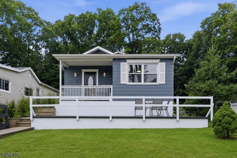 Property listing MLS 4049020 photo 2