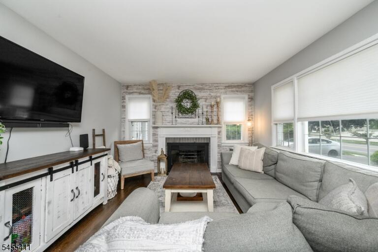 Property listing MLS 4049026 photo 4