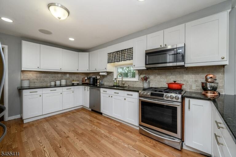 Property listing MLS 4049026 photo 8