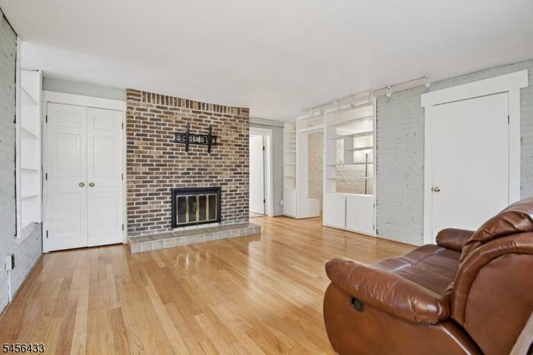 Property listing MLS 4049042 photo 10
