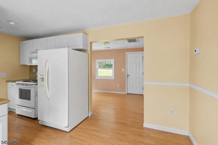 Property listing MLS 4049047 photo 10