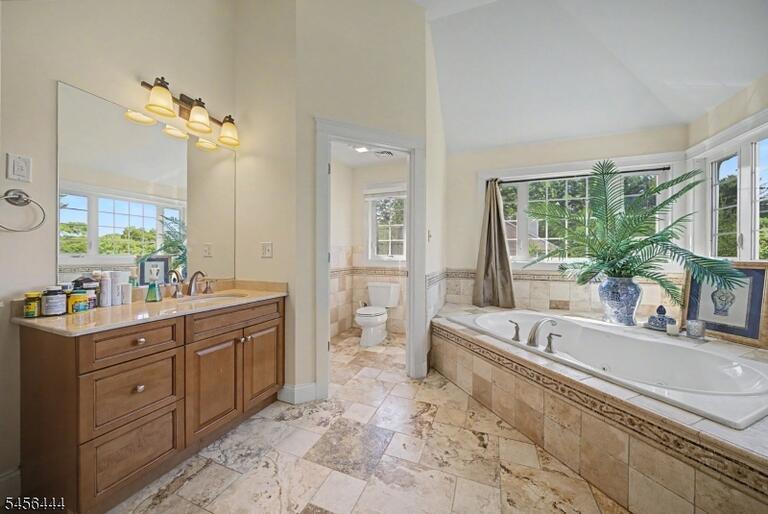 Property listing MLS 4049063 photo 24