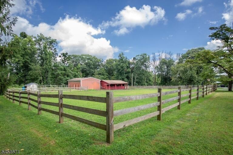 Property listing MLS 4049086 photo 3