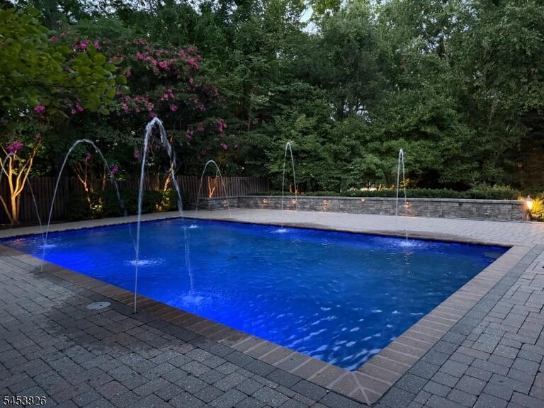 Property listing MLS 4049096 photo 2