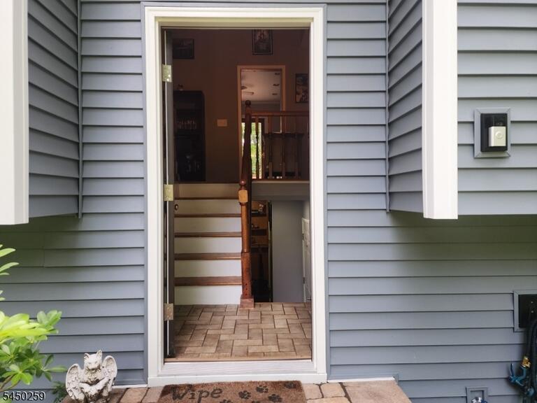 Property listing MLS 4049101 photo 4