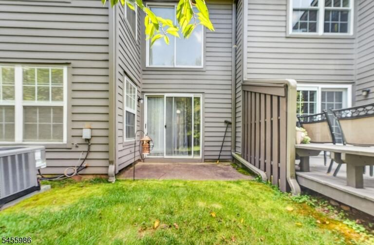 Property listing MLS 4049102 photo 3