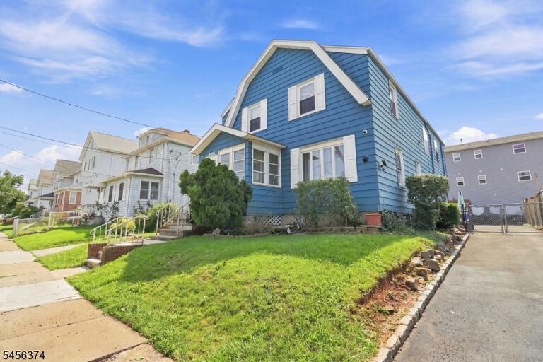 Property listing MLS 4049117 photo 2