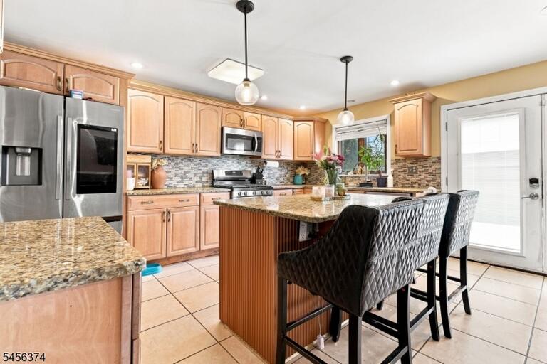 Property listing MLS 4049117 photo 5