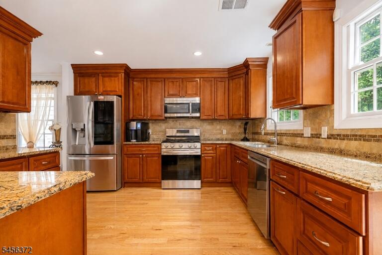 Property listing MLS 4049120 photo 5