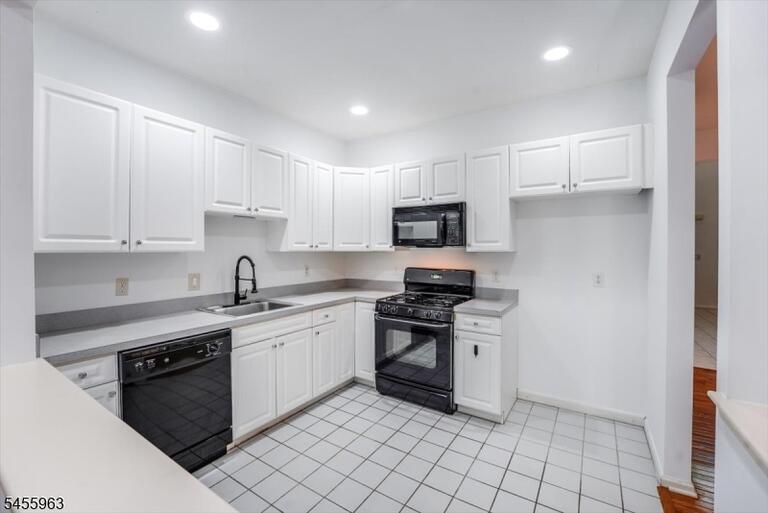 Property listing MLS 4049138 photo 2