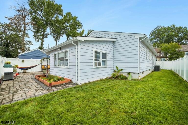 Property listing MLS 4049174 photo 18