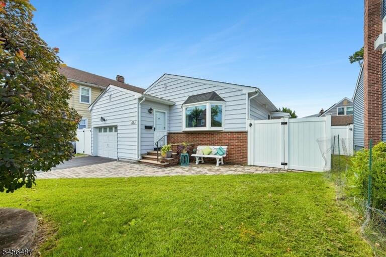 Property listing MLS 4049174 photo 3