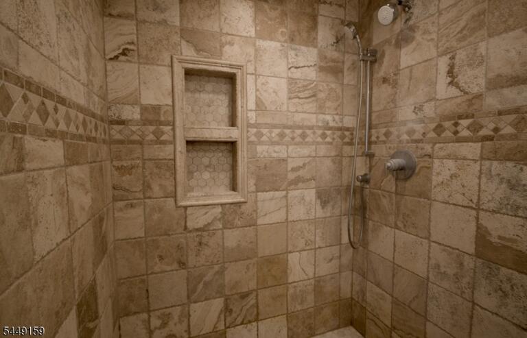 Property listing MLS 4049178 photo 16