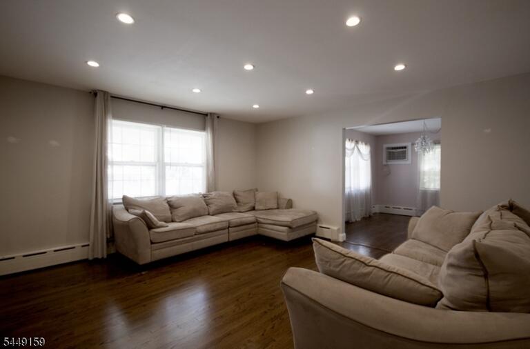 Property listing MLS 4049178 photo 3