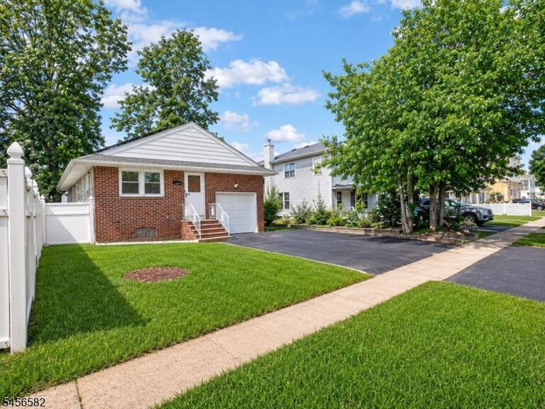 Property listing MLS 4049194 photo 3