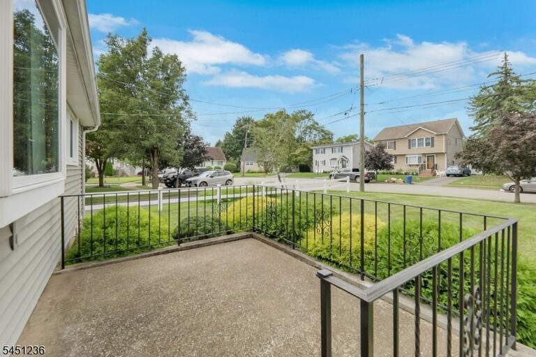 Property listing MLS 4049205 photo 4