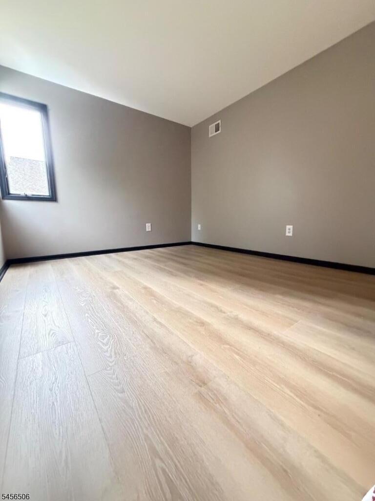 Property listing MLS 4049321 photo 8