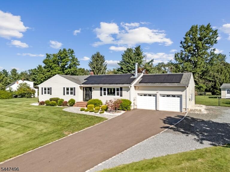 Property listing MLS 4049327 photo 2
