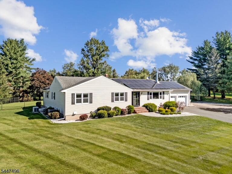 Property listing MLS 4049327 photo 3