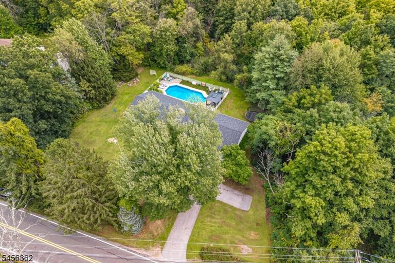 Property listing MLS 4049351 photo 4