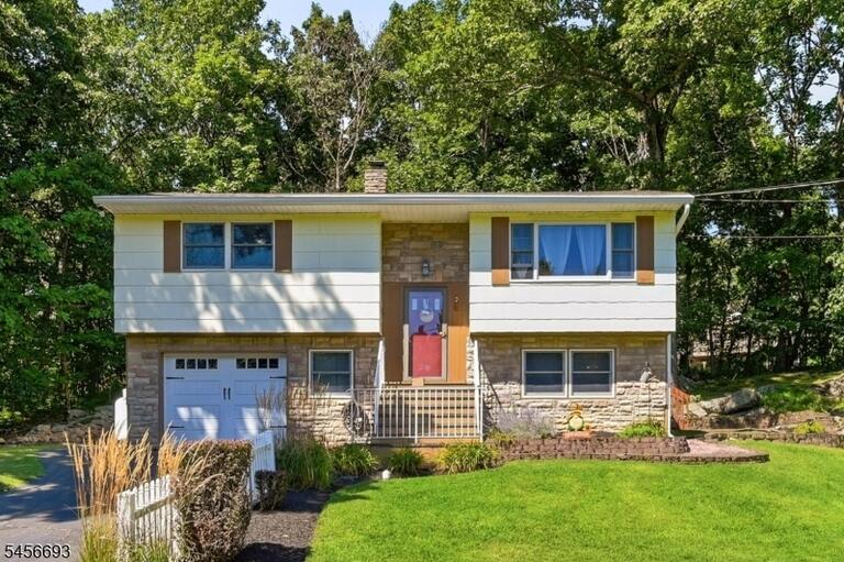 Property listing MLS 4049376 photo 2