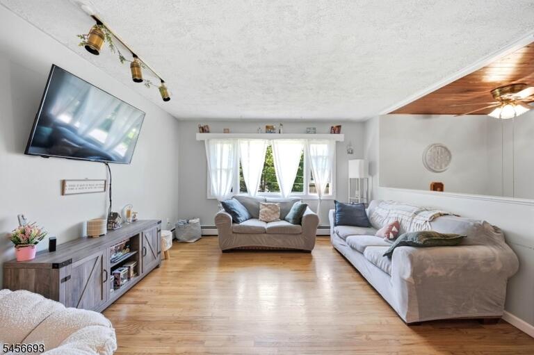 Property listing MLS 4049376 photo 3