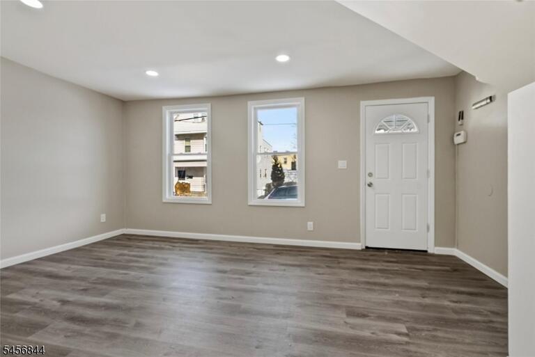 Property listing MLS 4049425 photo 2