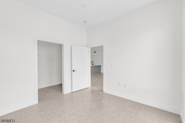 Property listing MLS 4049438 photo 5
