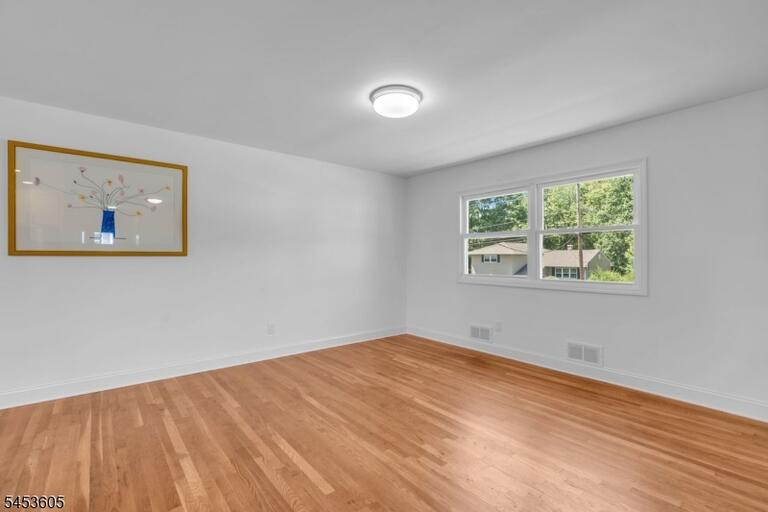 Property listing MLS 4049448 photo 3