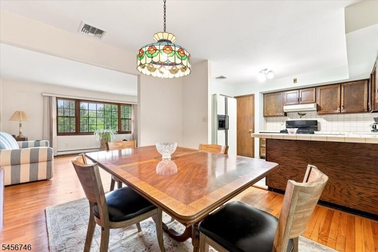 Property listing MLS 4049468 photo 7