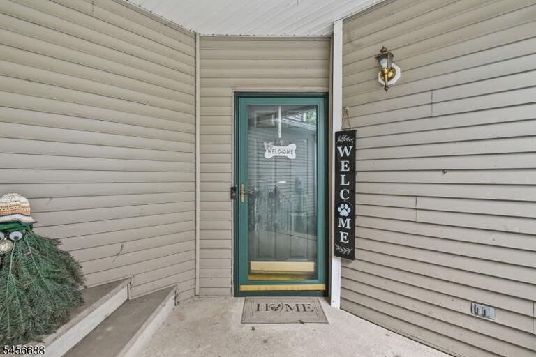 Property listing MLS 4049487 photo 2