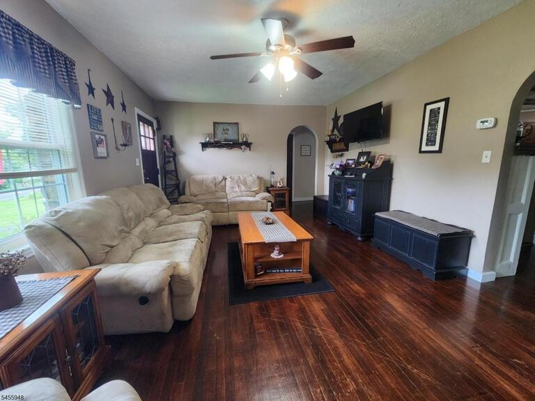 Property listing MLS 4049496 photo 4