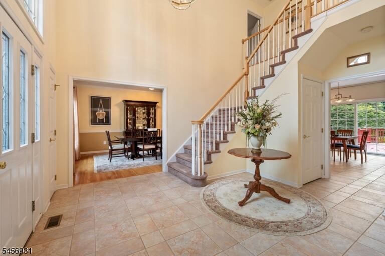 Property listing MLS 4049502 photo 2
