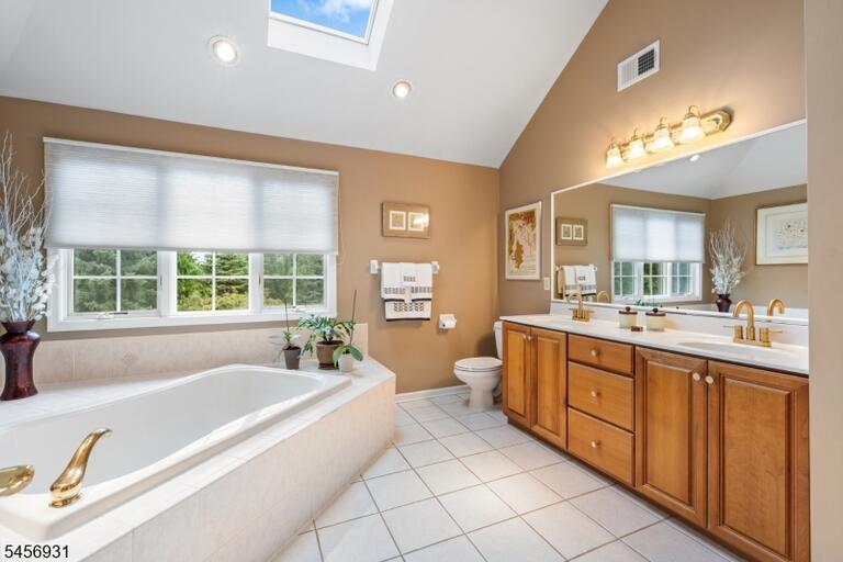 Property listing MLS 4049502 photo 26