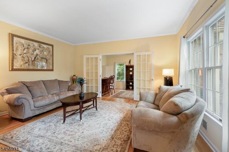 Property listing MLS 4049502 photo 4