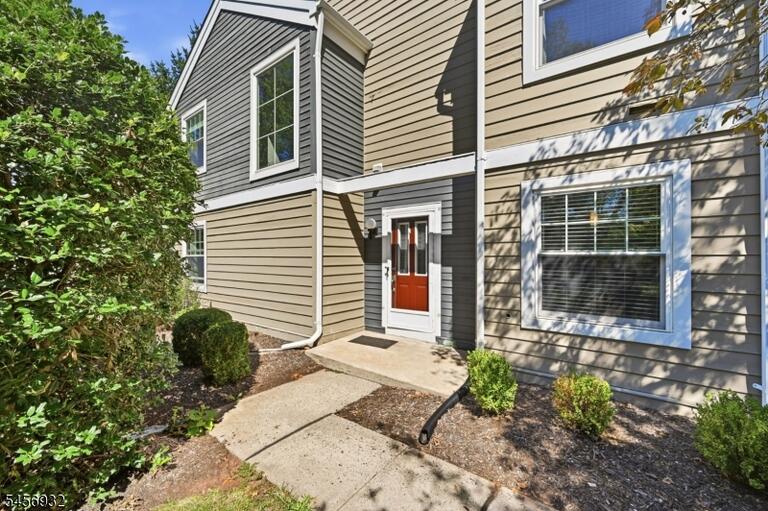 Property listing MLS 4049536 photo 2