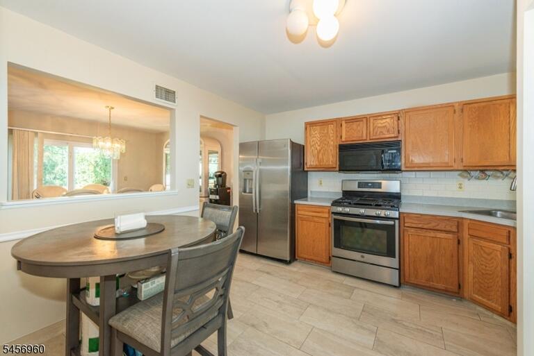 Property listing MLS 4049539 photo 5