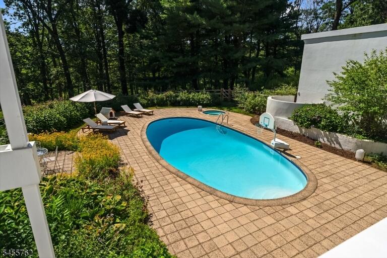 Property listing MLS 4049542 photo 26